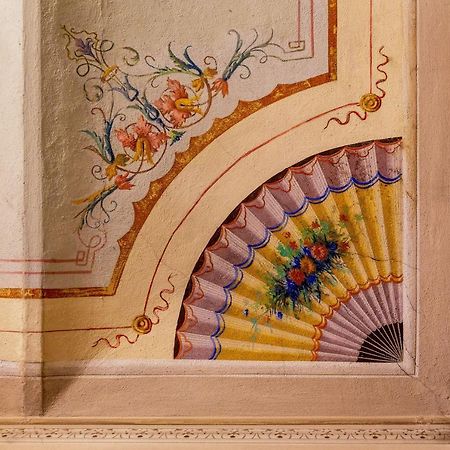 לינה וארוחת בוקר ארצו Ca De Guelfi Residenza D'Epoca מראה חיצוני תמונה