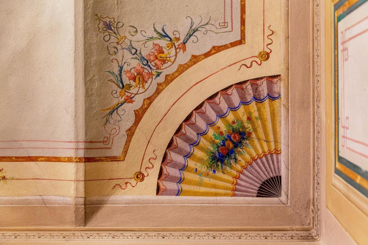 לינה וארוחת בוקר ארצו Ca De Guelfi Residenza D'Epoca מראה חיצוני תמונה