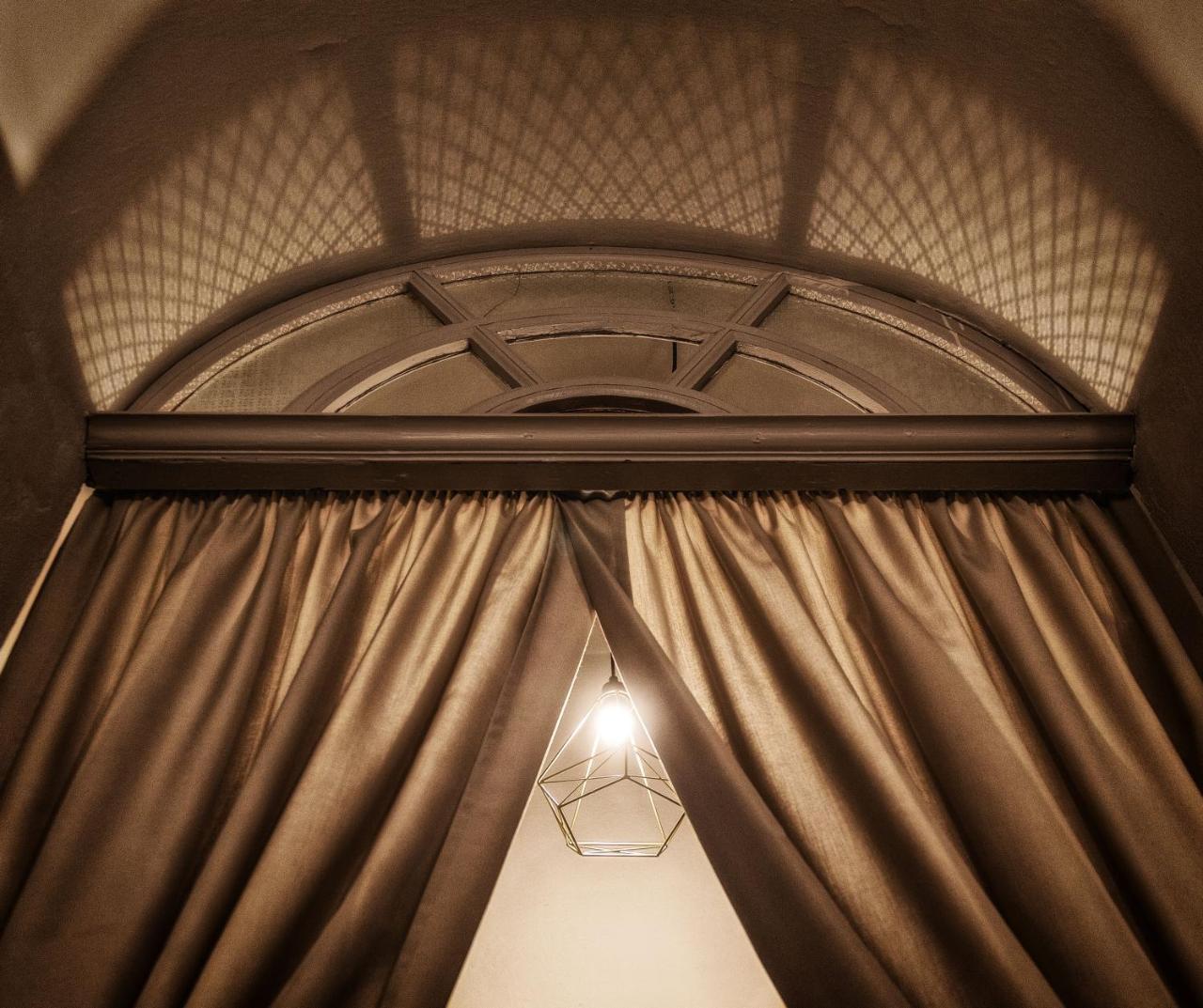 לינה וארוחת בוקר ארצו Ca De Guelfi Residenza D'Epoca מראה חיצוני תמונה